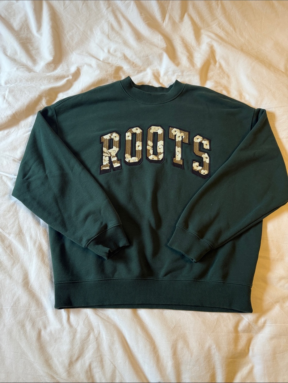Roots Gender Free Floral Green Crewneck Sweatshirt Appliqué Embroidered Logo